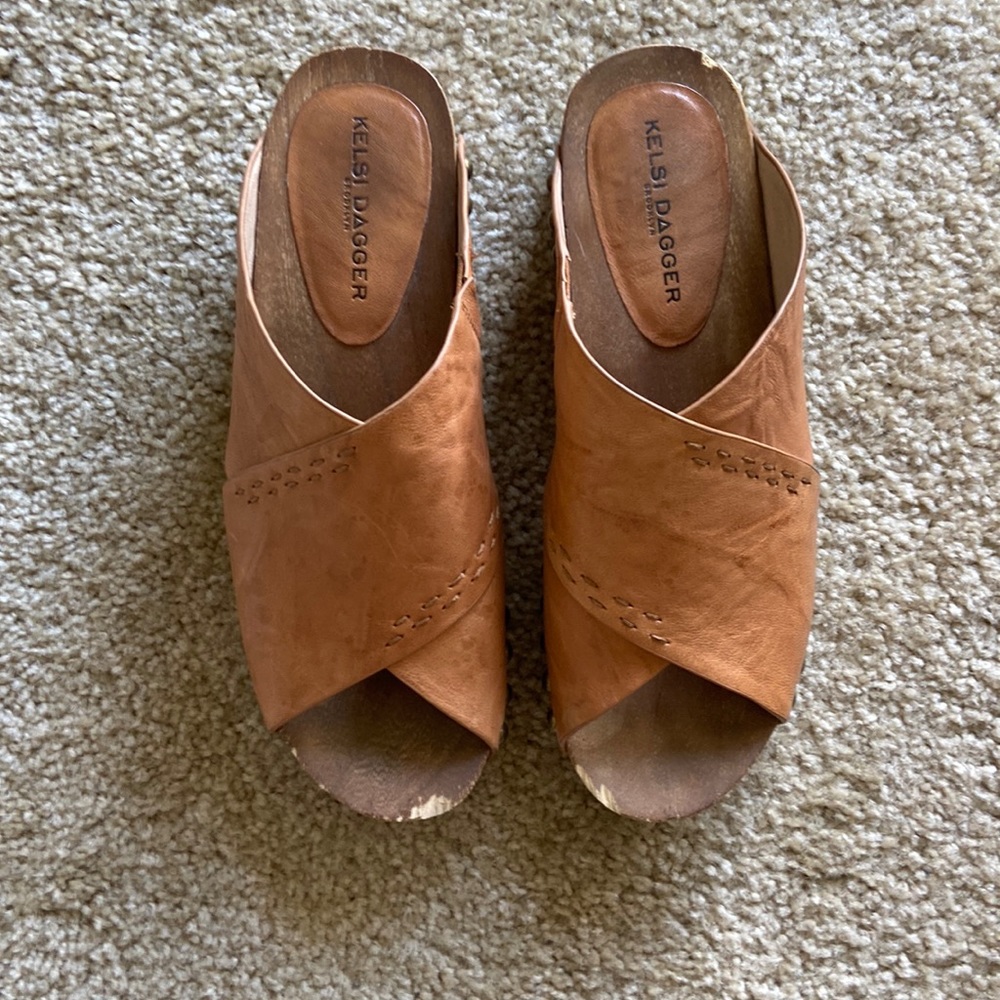 Kelsi Dagger platform clogs